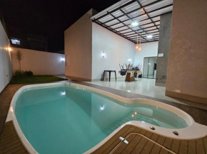 Casa espaçosa, mesa de sinuca e piscina aquecida!